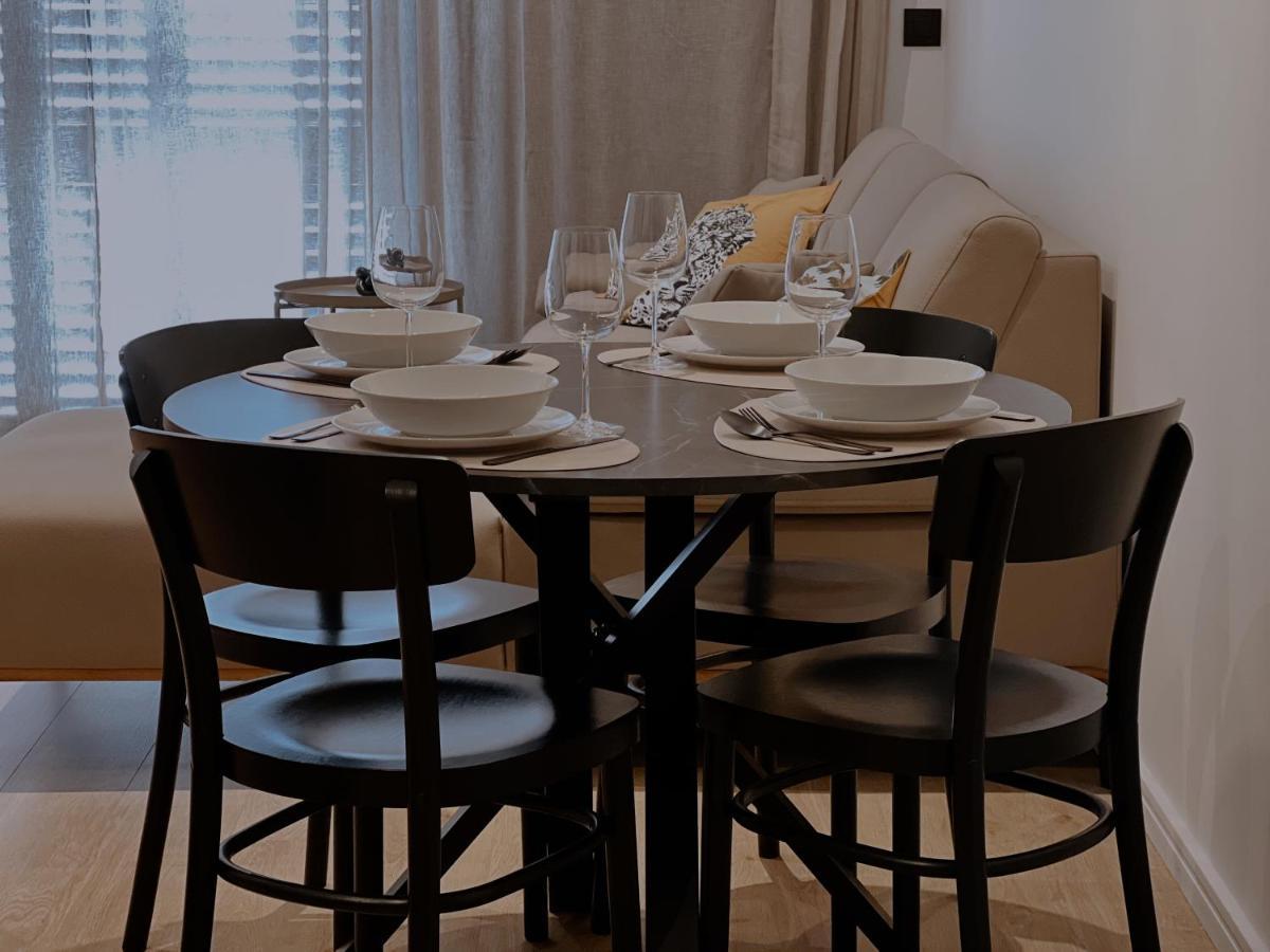 Dawn & Dusk - Modern Two Bedroom Apartment With Mountain Views Cilipi Exterior photo