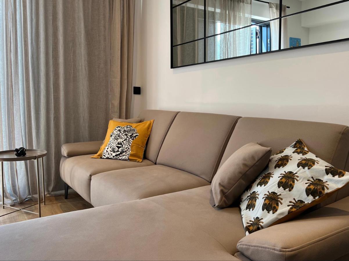 Dawn & Dusk - Modern Two Bedroom Apartment With Mountain Views Cilipi Exterior photo